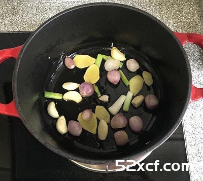 广东啫啫滑鸡煲的做法