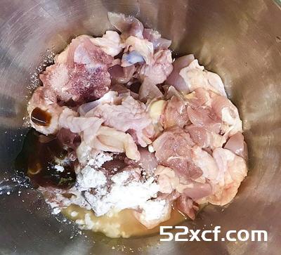 广东啫啫滑鸡煲的做法