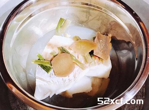 葱姜清蒸鳕鱼的做法