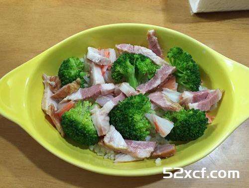 焗烤白酱海鲜饭的做法