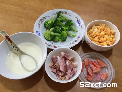 焗烤白酱海鲜饭的做法