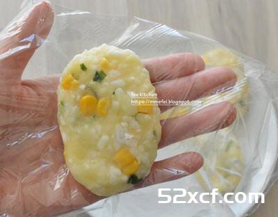 金黄玉米土豆饼的做法