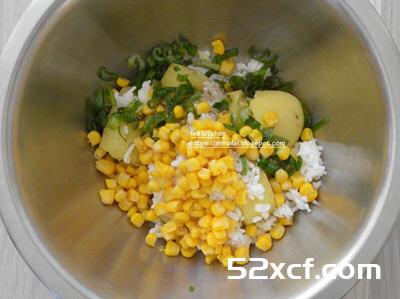 金黄玉米土豆饼的做法