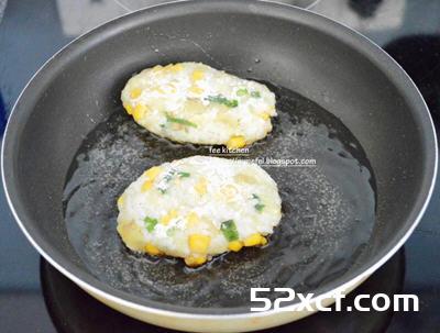金黄玉米土豆饼的做法