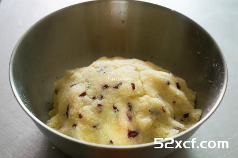蔓越莓椰蓉月饼的做法