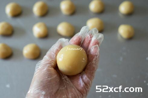 蔓越莓椰蓉月饼的做法