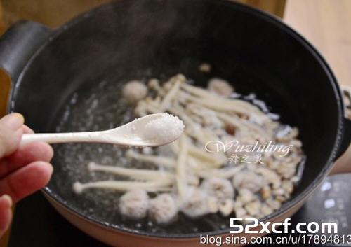 海鲜菇肉丸汤的做法