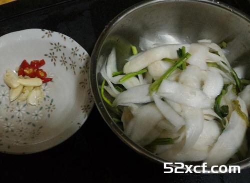 古早味炒白萝卜皮的做法