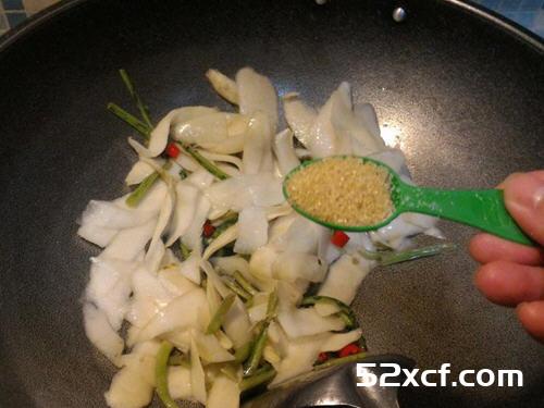 古早味炒白萝卜皮的做法