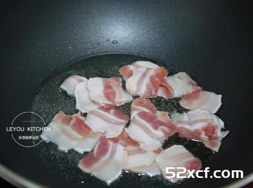 圆白菜炒五花肉的做法