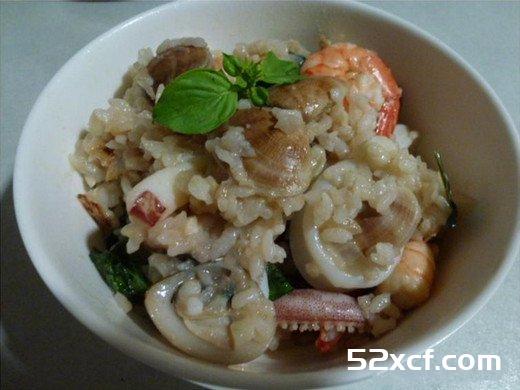 义大利风味的白酱海鲜炖饭