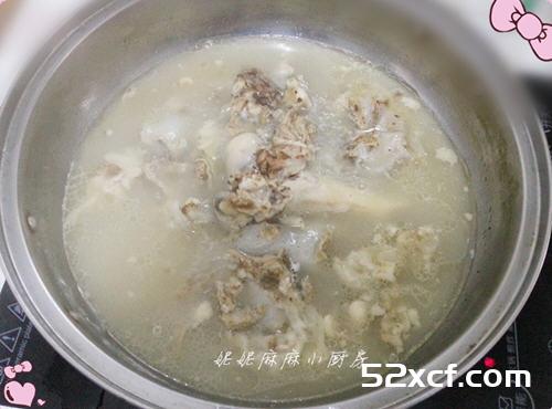 羊骨汤炖白菜豆腐的做法