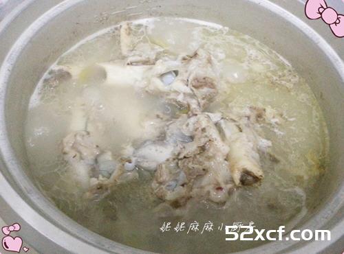 羊骨汤炖白菜豆腐的做法
