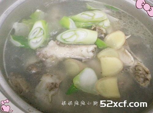 羊骨汤炖白菜豆腐的做法