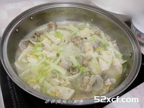 羊骨汤炖白菜豆腐的做法