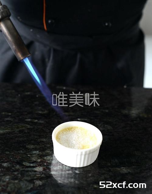 焦糖布蕾配莓果的做法