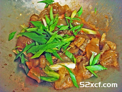 蒜苗炒~皮的做法