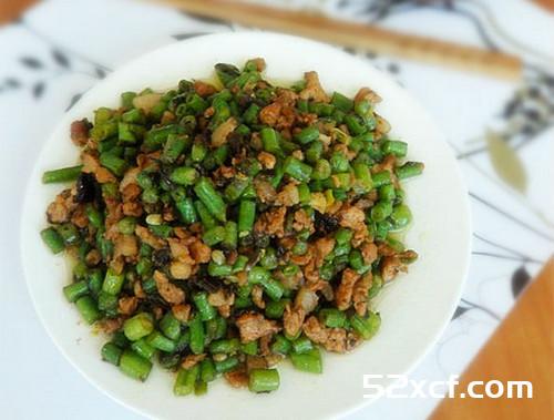 肉丁炒豇豆的做法