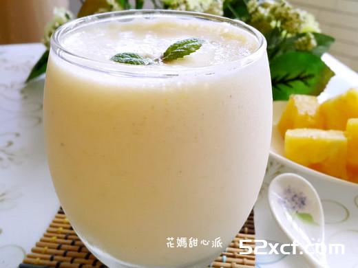 凤梨优乳饮果汁的做法