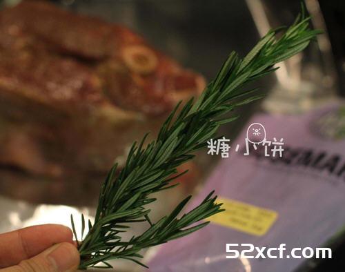 迷迭香烤羊腿的做法