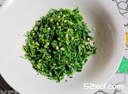 茼蒿鸡蛋养生煎饼的做法