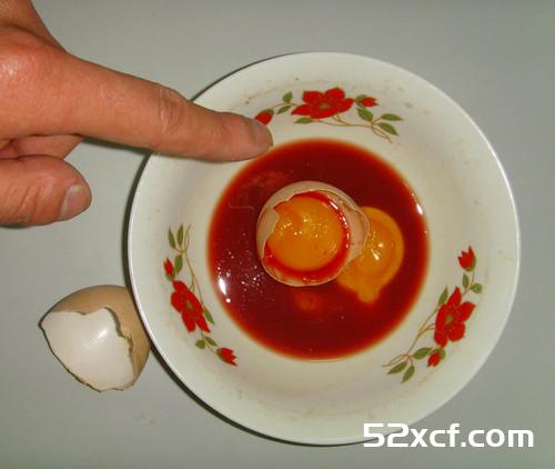 鸡蛋里有血能吃吗？营养不受影响但最好别吃