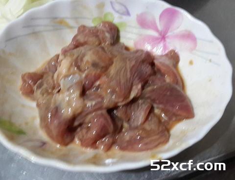 沙茶咖哩猪肉炒面的做法