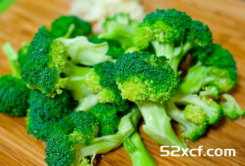 青花椰菜培根义大利面的做法