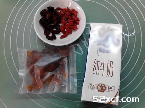 桃胶牛奶的做法