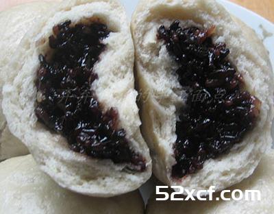 八宝黑米红豆甜包的做法