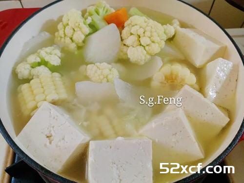蛤蛎蔬菜豆腐锅的做法