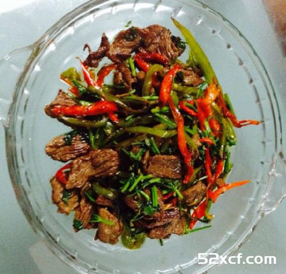 辣椒香菜炒牛肉的做法