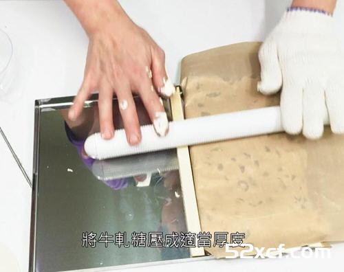 蔓越莓牛扎糖的做法
