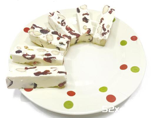 蔓越莓牛扎糖的做法