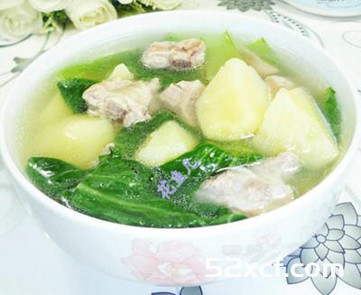青菜土豆排骨汤的做法教
