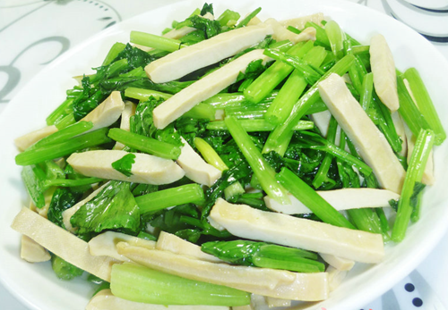虾米干炒芹菜的做法