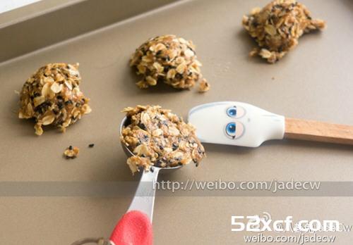 适合宝宝吃的全麦燕麦黑芝麻饼干做法