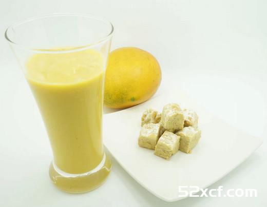 芒果天贝饮果汁的做法