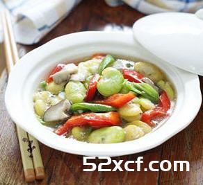青红烩蚕豆在做法