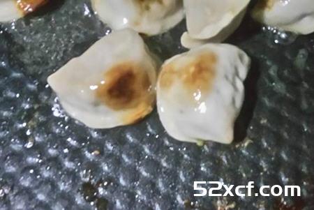 日式水煎饺的做法