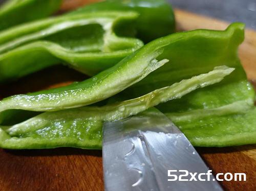 青椒炒玉米鸡蛋的做法
