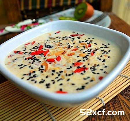 果仁牛奶燕麦粥的做法