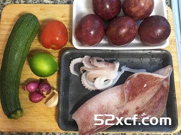 中卷热沙拉配百香果汁的做法