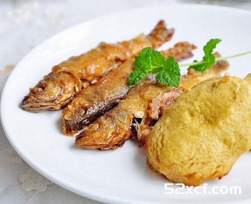 大锅炖小鱼烀饼子的做法