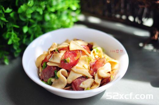 杏鲍菇炒腊肠的做法