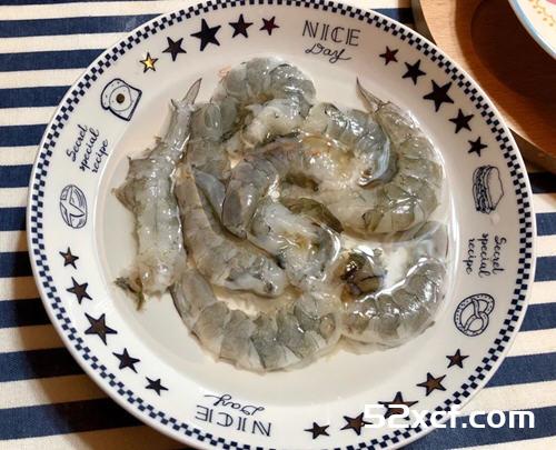 洋葱炒虾仁的简单做法