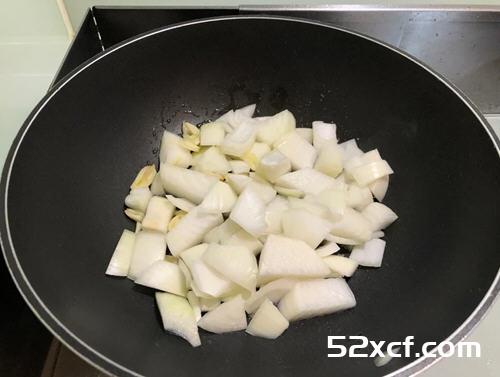 洋葱炒虾仁的简单做法
