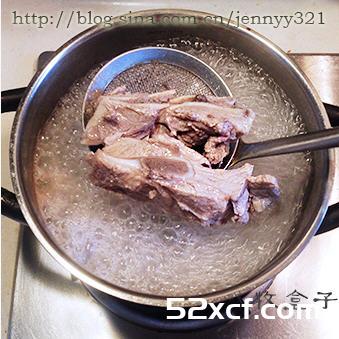 鲜土伏苓粉葛祛湿汤的做法