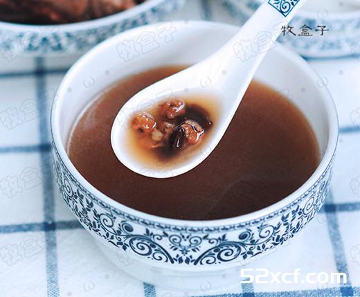 鲜土伏苓粉葛祛湿汤的做法