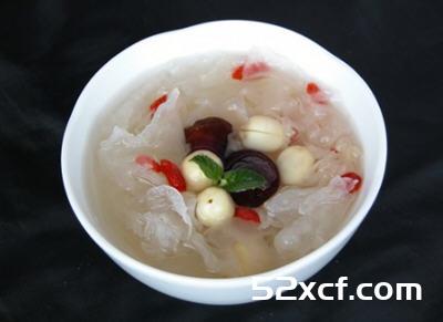 新鲜莲子可以银耳一起炖汤喝吗？